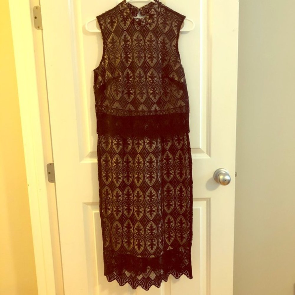 Designer black and nude high neck lace - Picture 5 of 8